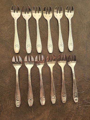12 FOURCHETTES A HUITRES ARGENTAL EN METAL ARGENTE ART DECO