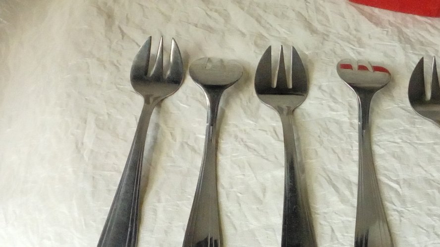 12 FOURCHETTES A HUITRES EN METAL INOX APOLLONOX*