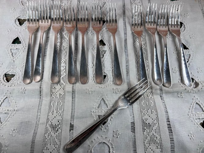 12 fourchettes à poisson Christofle métal argenté monogrammées 17,7 cm
