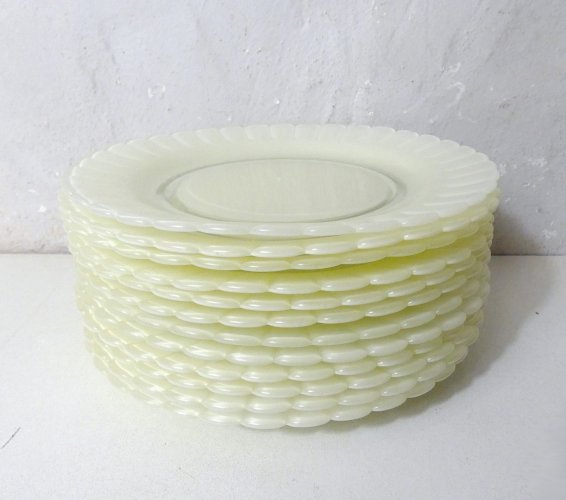 12 petites assiettes Duralex blanches Vintage