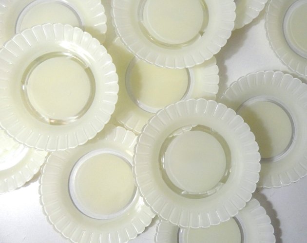 12 petites assiettes Duralex blanches Vintage