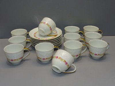-12 CUPS and 7 SAUCERS LIMOGES PORCELAIN BEAUTIFUL FLOWER GARLANDS D