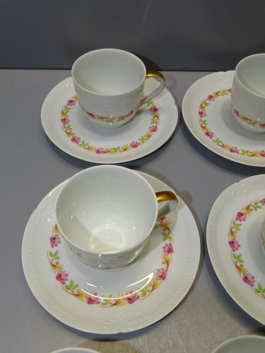-12 TASSES et 7 SOUCOUPES PORCELAINE de LIMOGES BELLES GUIRLANDES FLEURS    D