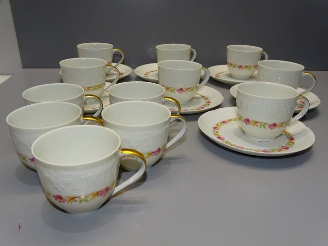 -12 TASSES et 7 SOUCOUPES PORCELAINE de LIMOGES BELLES GUIRLANDES FLEURS    D
