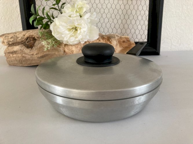 125⚜️ Ancienne Poêle Pour Œufs à Pocher en Aluminium Ø 20 Cm Vintage