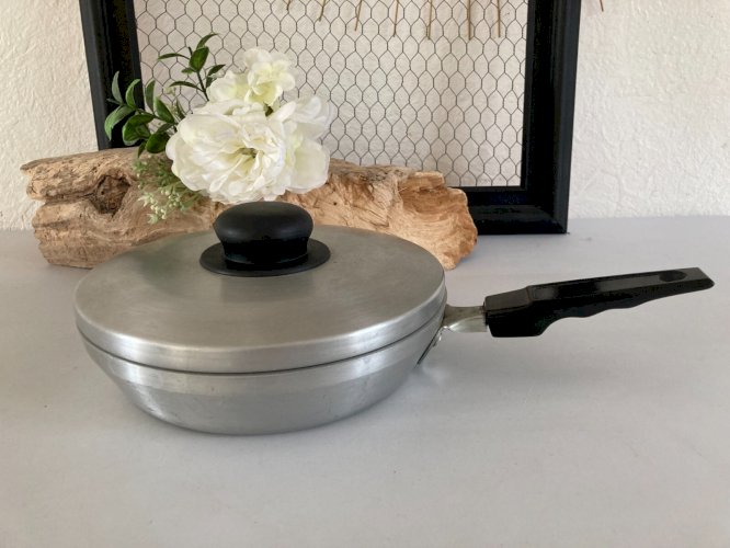 125⚜️ Ancienne Poêle Pour Œufs à Pocher en Aluminium Ø 20 Cm Vintage