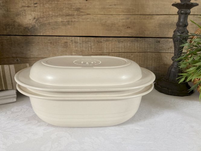 126⚜️ Ancienne Cocotte Beige Microwave 2.5 Litres Tupperware