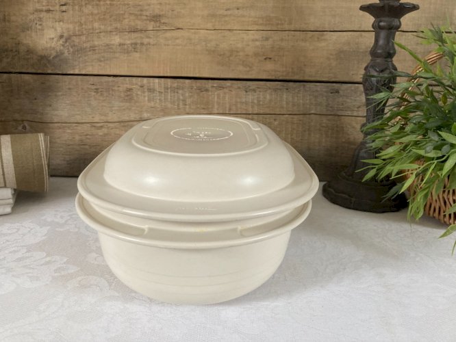 126⚜️ Ancienne Cocotte Beige Microwave 2.5 Litres Tupperware