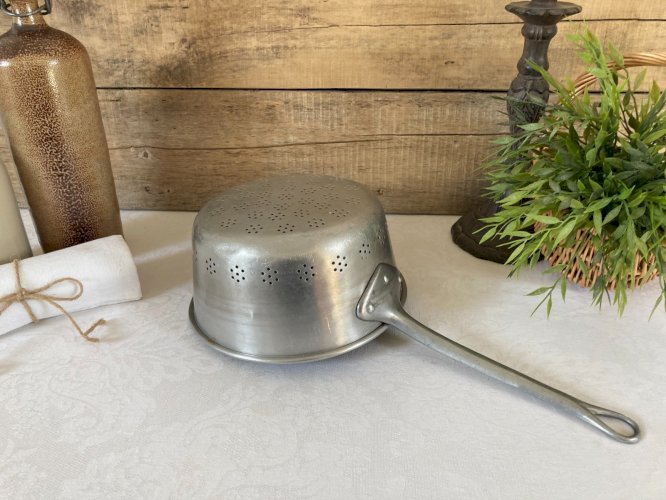 126⚜️ Ancienne Passoire Poinçonnée Tournus Unis France Aluminium Diamètre 20 Cm