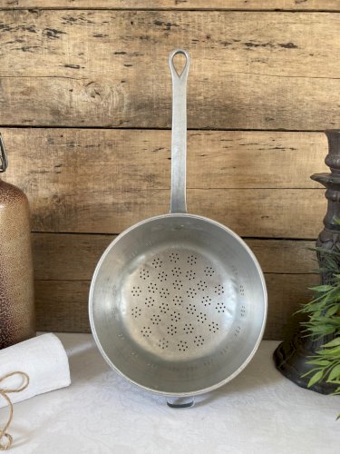 126⚜️ Ancienne Passoire Poinçonnée Tournus Unis France Aluminium Diamètre 20 Cm