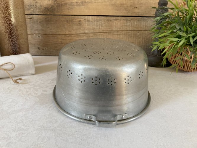 126⚜️ Ancienne Passoire Poinçonnée Tournus Unis France Aluminium Diamètre 20 Cm