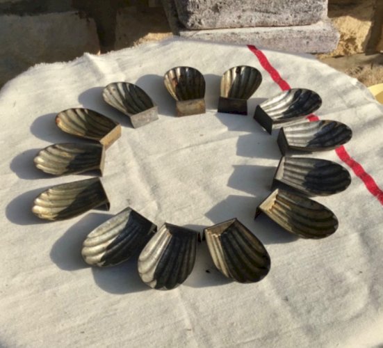 13 ancien moule à madeleines individuels en fer pâtisserie cuisine XXe Old Mold