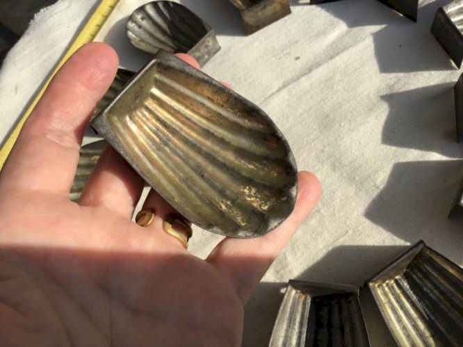 13 ancien moule à madeleines individuels en fer pâtisserie cuisine XXe Old Mold