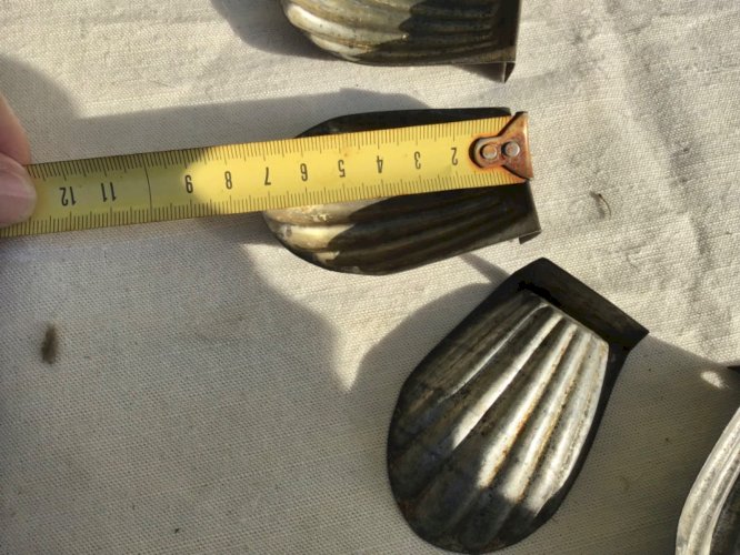 13 ancien moule à madeleines individuels en fer pâtisserie cuisine XXe Old Mold