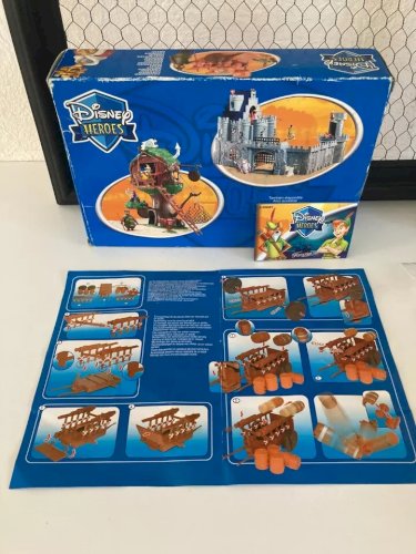 14 ⚜️ Disney Heroes Figurines Petit Jean Chariot de Tir à Baril et Le Coq Famosa