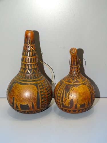 -14 PETITS OBJETS SOUVENIRS DE VOYAGE TERRE CUITE VERRE FIBRE DE BANANES etc.  D