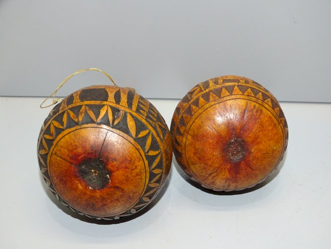 -14 PETITS OBJETS SOUVENIRS DE VOYAGE TERRE CUITE VERRE FIBRE DE BANANES etc.  D