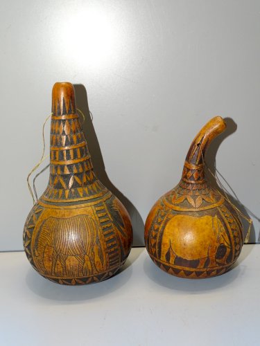 -14 PETITS OBJETS SOUVENIRS DE VOYAGE TERRE CUITE VERRE FIBRE DE BANANES etc.  D