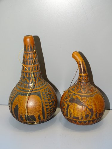 -14 PETITS OBJETS SOUVENIRS DE VOYAGE TERRE CUITE VERRE FIBRE DE BANANES etc.  D