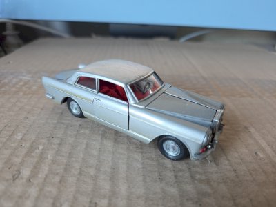 1/43   Politoys M -N° 518 -- Rolls Royce Silver Cloud Grise
