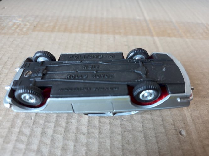 1/43   Politoys M -N° 518 -- Rolls Royce Silver Cloud Grise