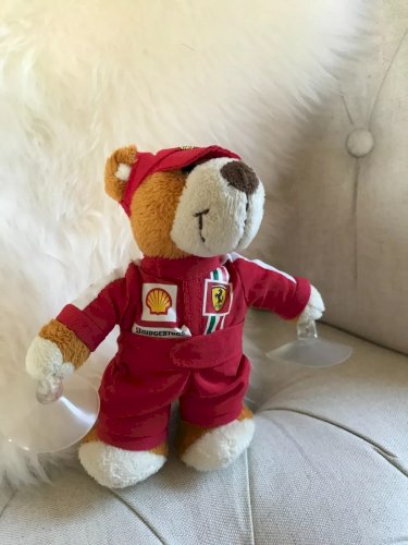 16⚜️ Peluche Doudou Ours Pilote Ferrari F1 Avec Ventouse Gummibar Toys H 15 cm