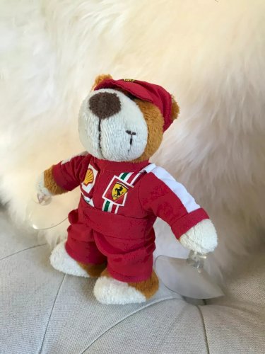 16⚜️ Peluche Doudou Ours Pilote Ferrari F1 Avec Ventouse Gummibar Toys H 15 cm