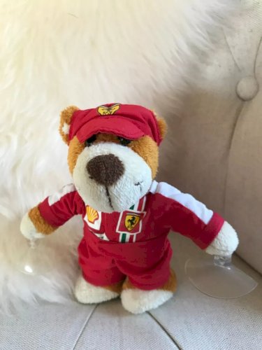 16⚜️ Peluche Doudou Ours Pilote Ferrari F1 Avec Ventouse Gummibar Toys H 15 cm