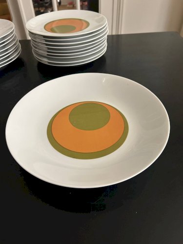 17 assiettes deux plats en porcelaine Bareuther 1970
