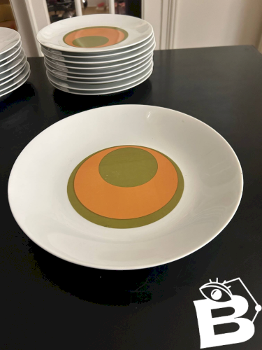 17 assiettes deux plats en porcelaine Bareuther 1970