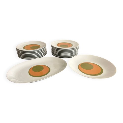 17 assiettes deux plats en porcelaine Bareuther 1970