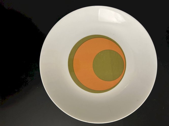 17 assiettes deux plats en porcelaine Bareuther 1970
