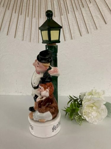 18 ⚜️ Ancienne Bouteille à Liqueur  Boite à Musique en Porcelaine La Vie en Rose