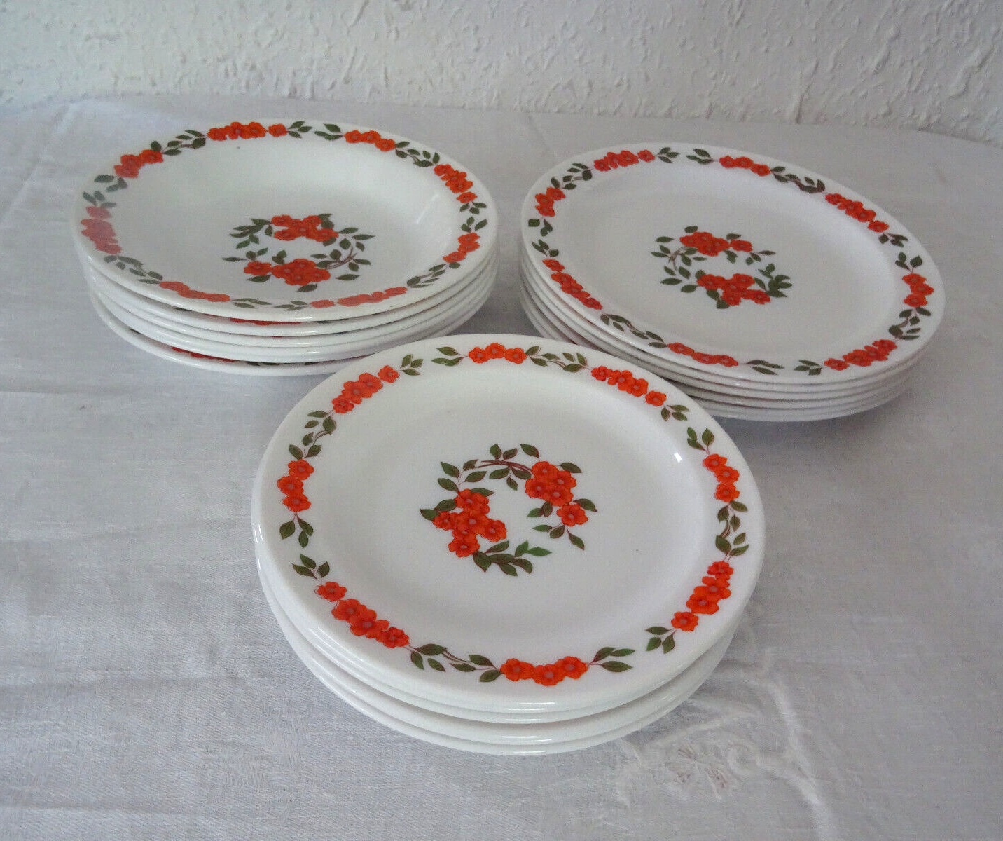 Lot De 4 Assiettes Creuses Arcopal Vintage – Motif Fleurs Orange / Lotus – Pop 70's – 21,5cm