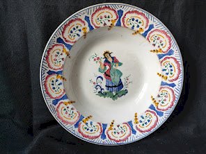 1870 /1900 coquille st jacques  Gien Faience Opaque / femme dansant