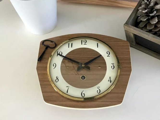 19 ⚜️ Ancienne Pendule Horloge Murale Mécanique Formica Vintage Fonctionne