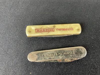2 ancien couteaux Collection . Publicitaire