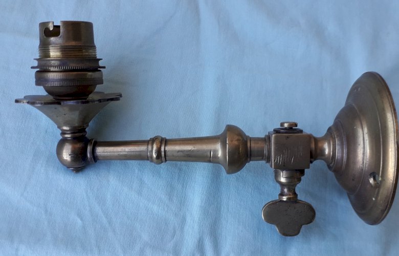 2 anciennes appliques à gaz