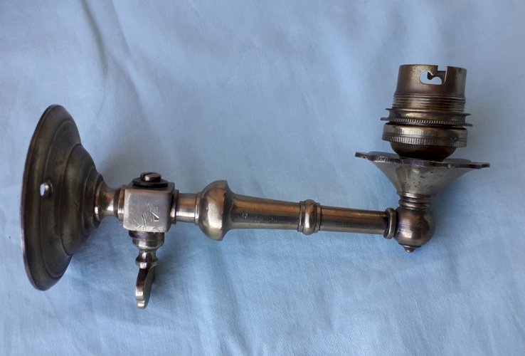 2 anciennes appliques à gaz