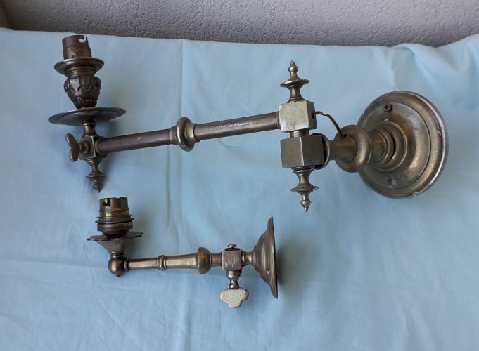 2 anciennes appliques à gaz