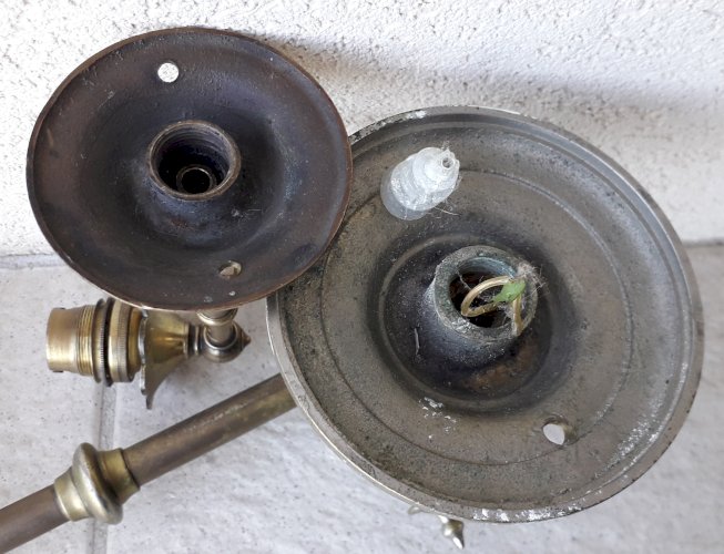 2 anciennes appliques à gaz