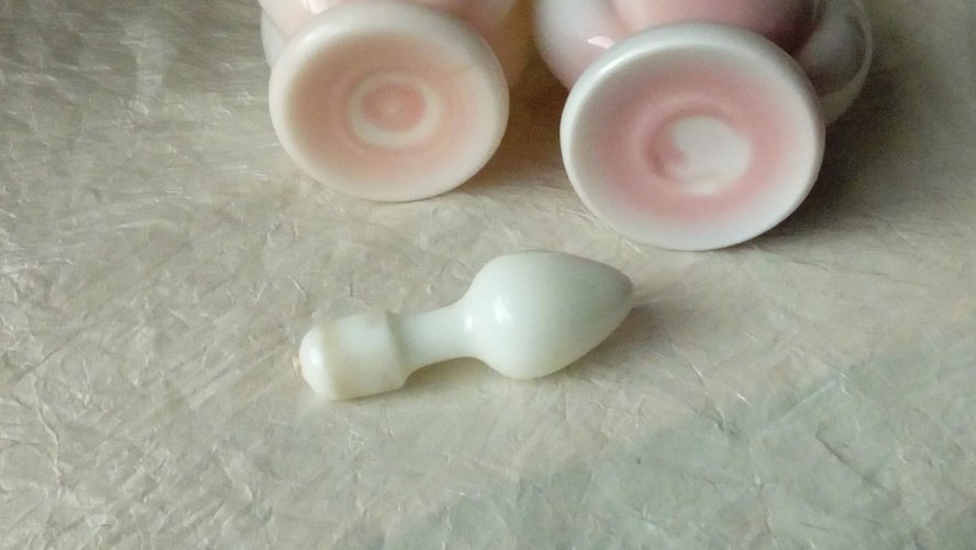 2 ANCIENNES CARAFES EN OPALINE FIN 19 ème*