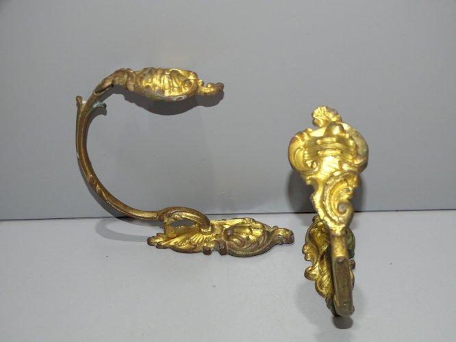 -2 ANCIENNES EMBRASSES de RIDEAUX BRONZE ROCAILLE DORURE ESTOMPEE    D