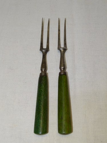 -2 ANCIENNES PETITES FOURCHETTES MANCHES BOIS PEINT COLLECTION ART DE LA TABLE D