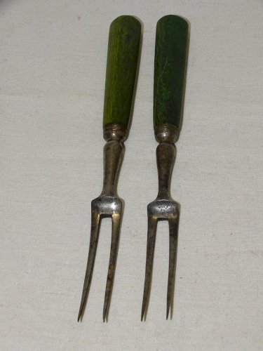 -2 ANCIENNES PETITES FOURCHETTES MANCHES BOIS PEINT COLLECTION ART DE LA TABLE D