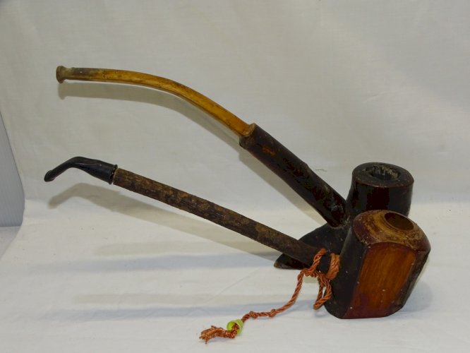 -2 ANCIENNES PIPES  BOIS UNE MARQUEE VRAI MERISIER COLLECTION OBJET DE FUMEUR  D