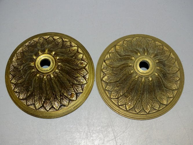 -2 ANCIENNES ROSACES PLAFONNIERS de PLAFOND BRONZE pour LUSTRE EMPIRE ou AUTRE D