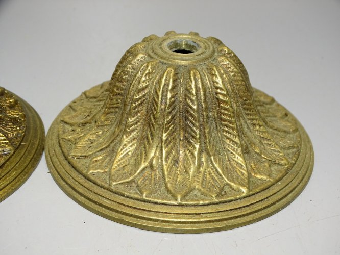 -2 ANCIENNES ROSACES PLAFONNIERS de PLAFOND BRONZE pour LUSTRE EMPIRE ou AUTRE D