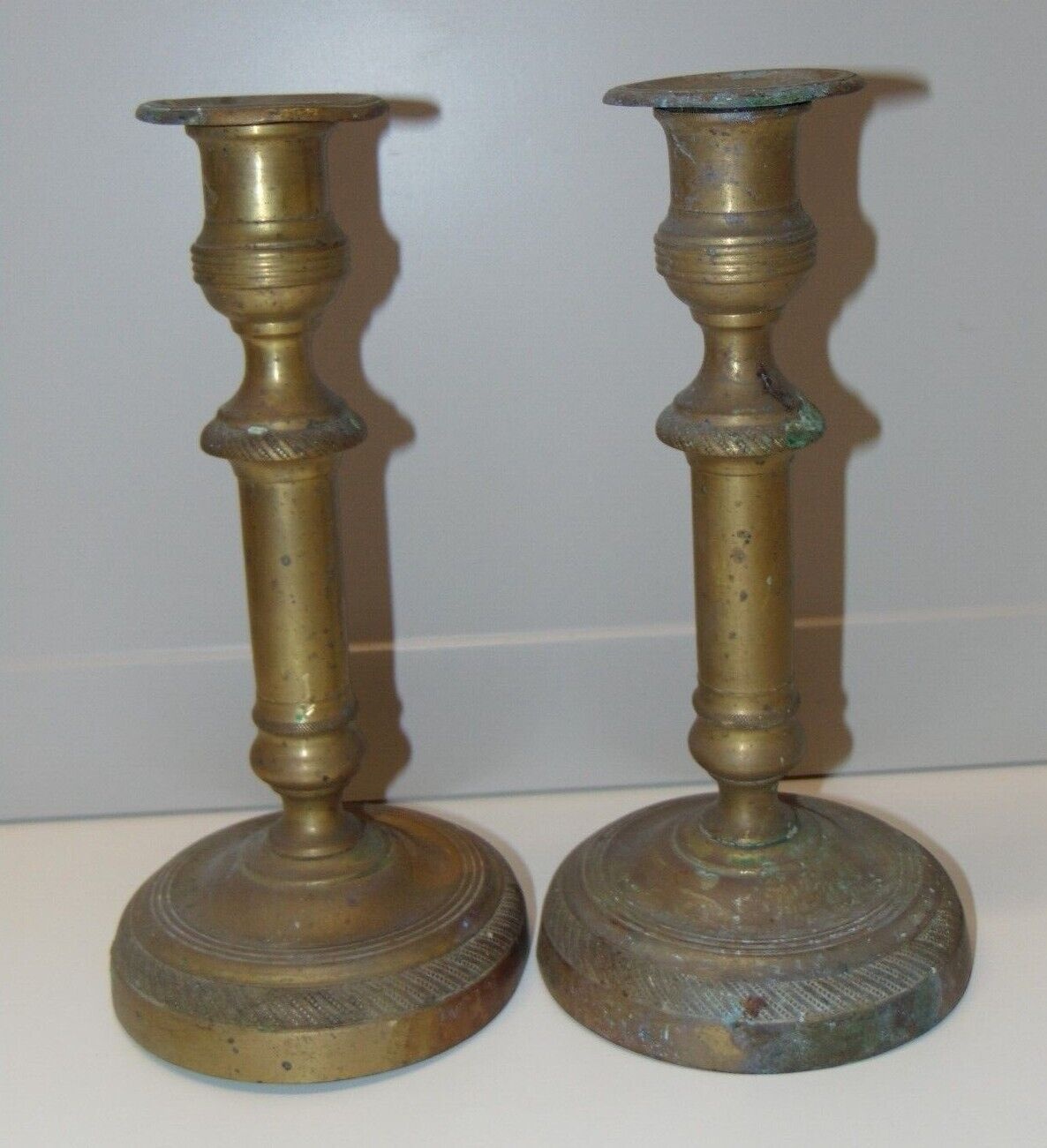 Lot De 2 Bougeoirs Chérubins – Laiton Ou Bronze – Style Art Déco – 22 Cm