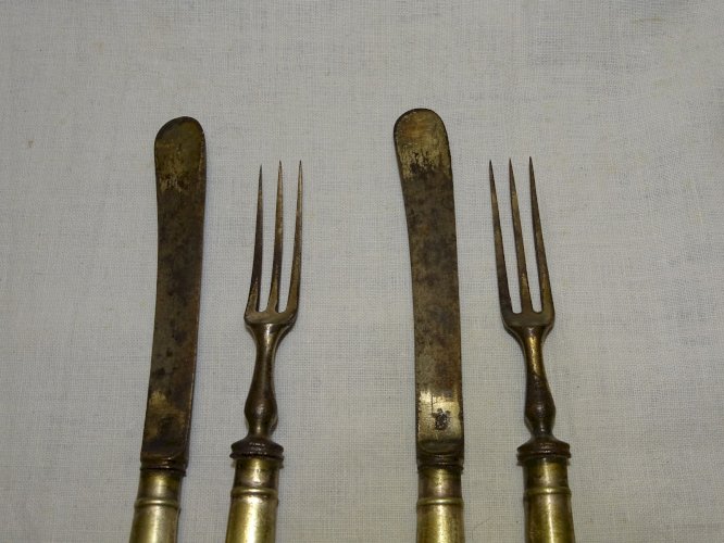 -2 ANCIENS COUVERTS ENFANTS ou A FRUITS DESARGENTES COLLECTION ART DE LA TABLE D